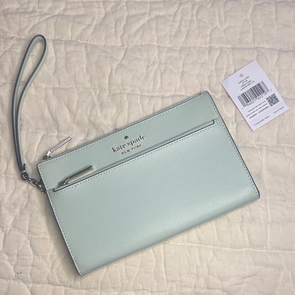 ♠️ Kate Spade Light Green Medium Wristlet♠️